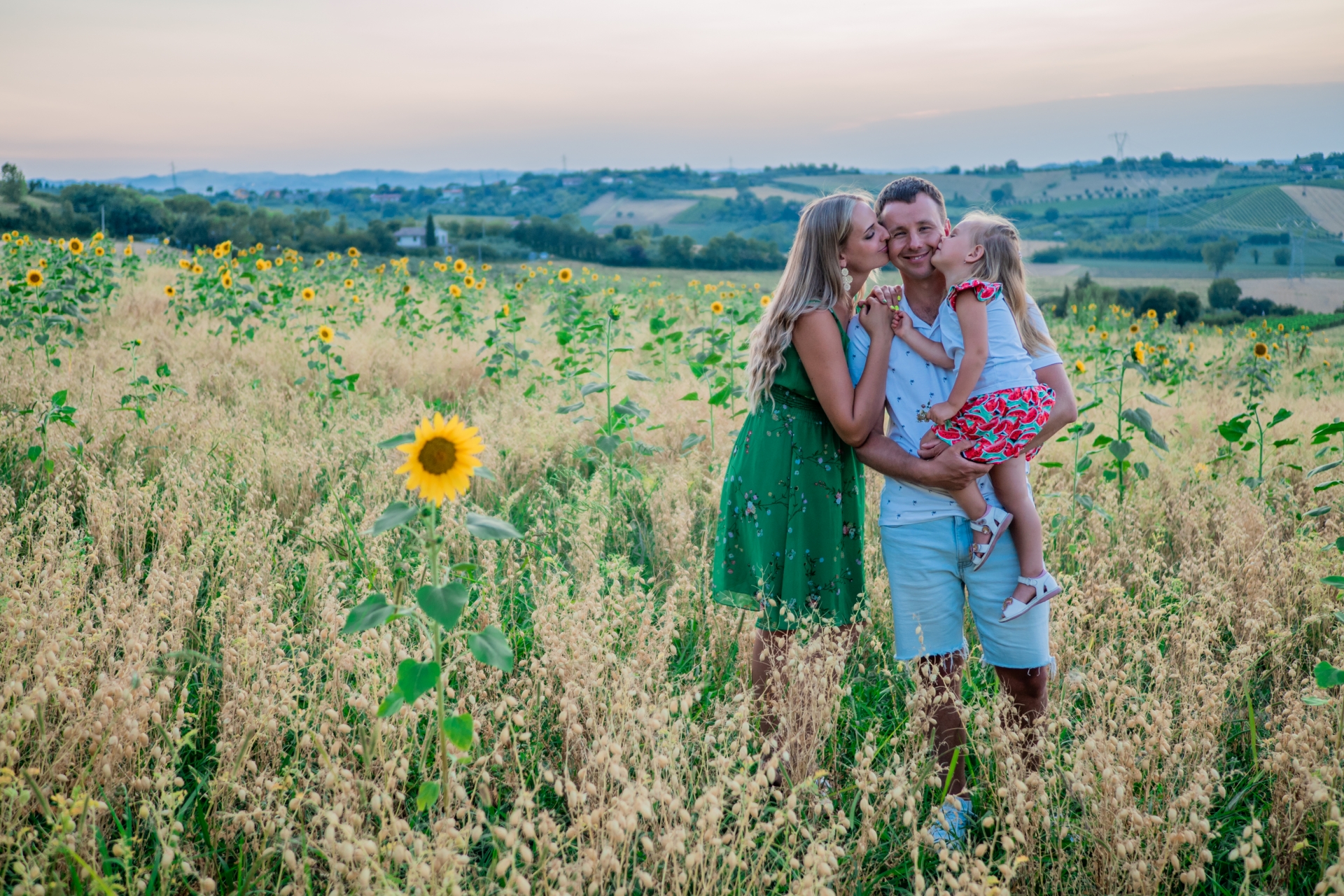 Family photo-shoot in Italian countryside near Rimini